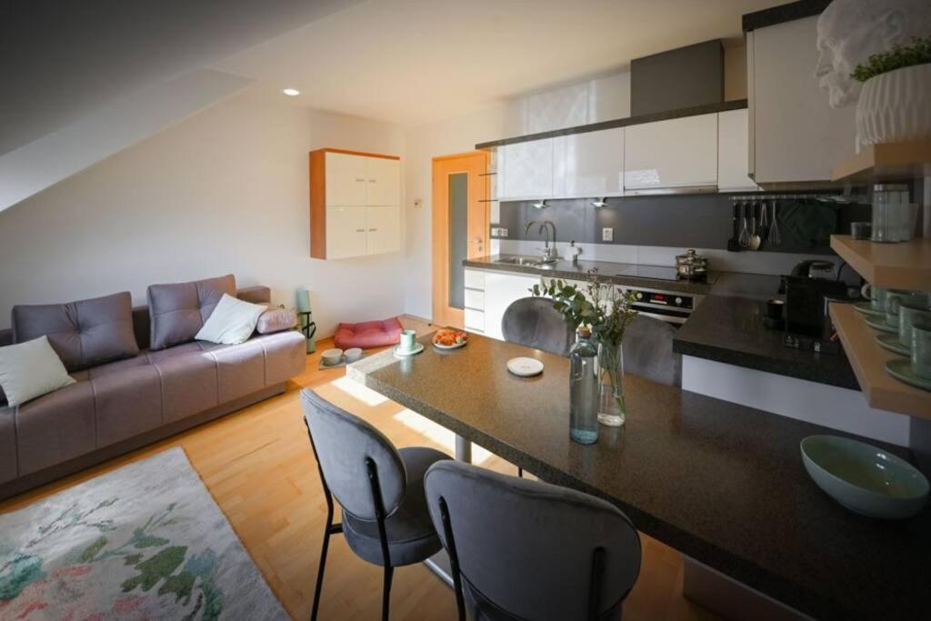 V Centru Deni Lägenhet Olomouc Exteriör bild